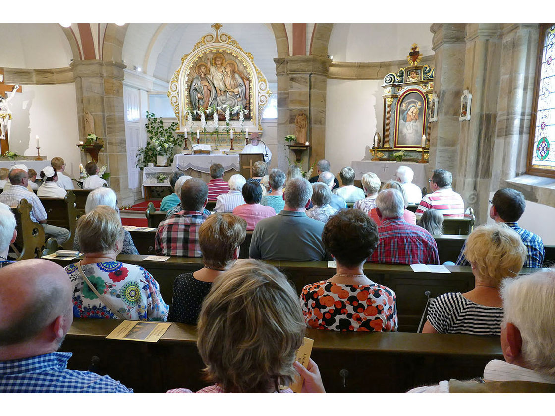 Nachfeier des Mährisch-Neustädter Wachsstockfestes an der Weingartenkapelle (Foto: Karl-Franz Thiede)